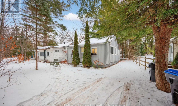 85 Tiny Beaches Road S