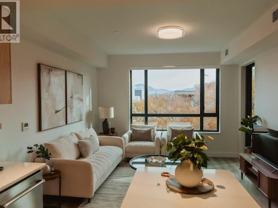 305-3051 Abbott Street - 3