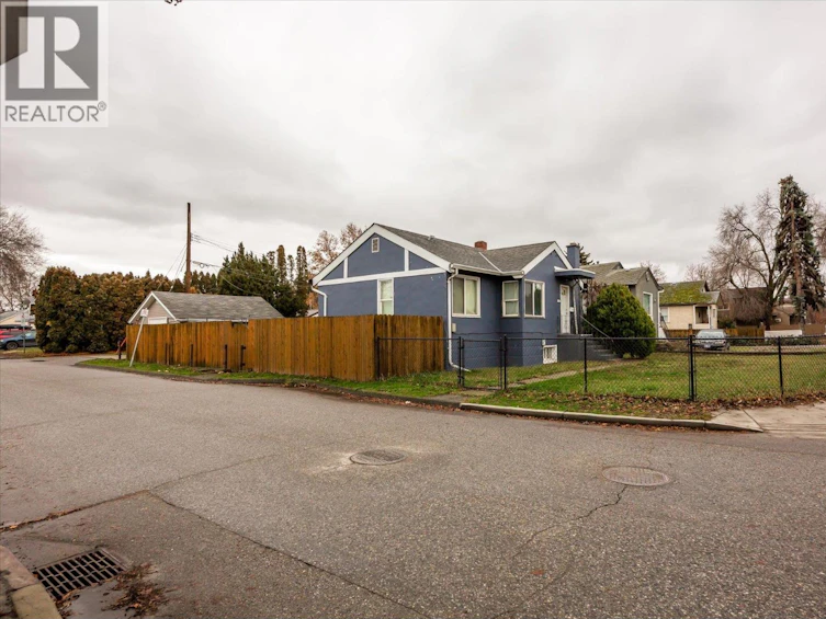 2405 Pandosy Street, Kelowna, BC, V1Y 1T7 - 10