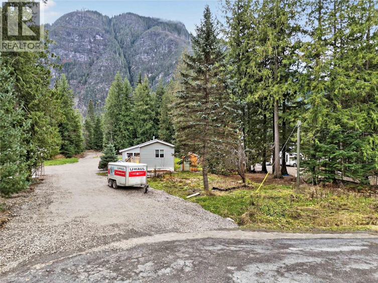 3277 Loschinski Road, Revelstoke, BC, V0E 2S0 - 16