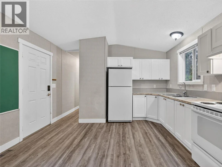 3277 Loschinski Road, Revelstoke, BC, V0E 2S0 - 21