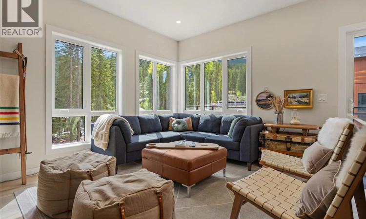 206-2116 Panorama Drive