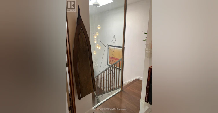 302 Rhodes Avenue, Toronto, ON, M4L 3A3 - 28