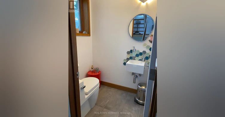 302 Rhodes Avenue, Toronto, ON, M4L 3A3 - 5