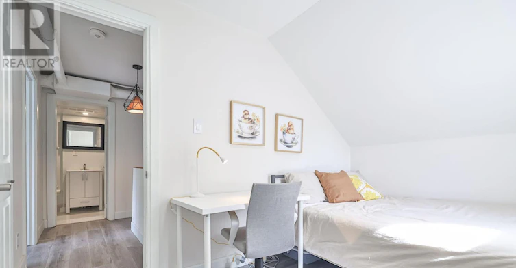 7-5 Sorauren Avenue, Toronto, ON, M6R 2C6 - 8