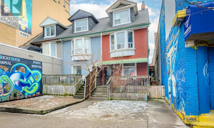 811 Bloor Street W