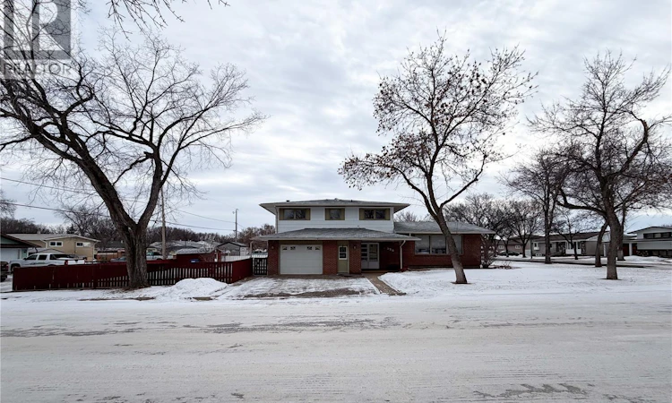 594 5th Street W