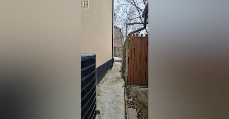 ROOM A-10 Emmott Avenue, Toronto, ON, M1L 2X3 - 2