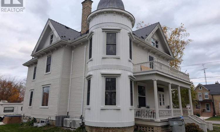 555 Erie Street