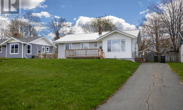 306 Queen Elizabeth Drive North