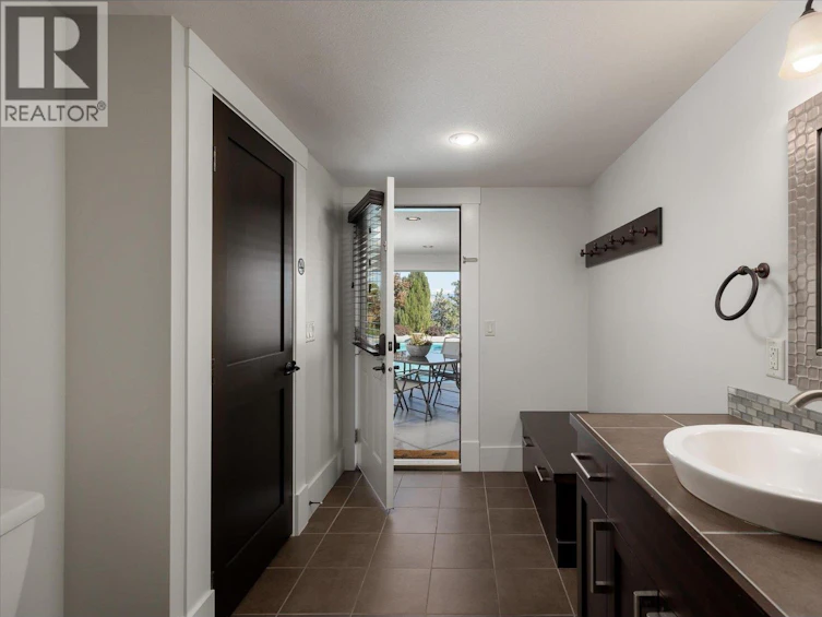 2523 Hillsborough Road, West Kelowna, BC, V1Z 3E8 - 33