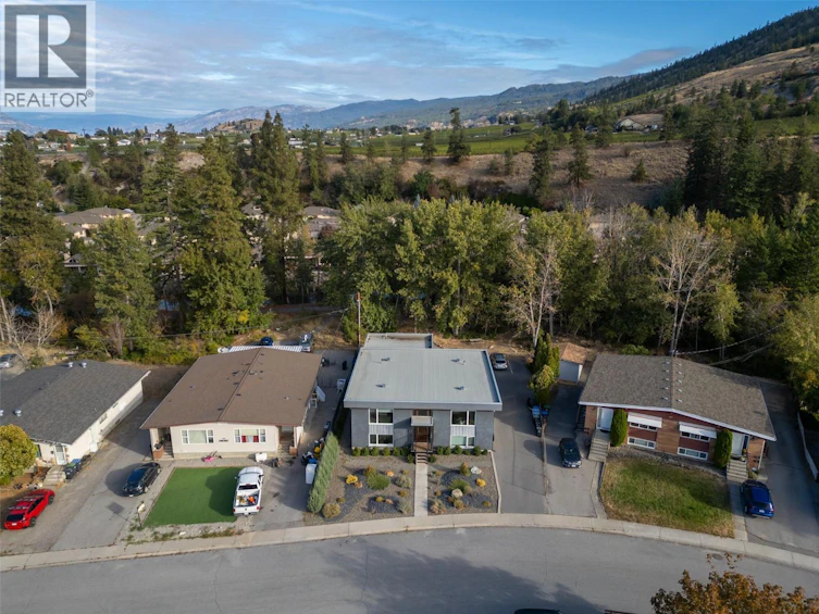 166 Mcpherson Crescent, Penticton, BC, V2A 2N8 - 2