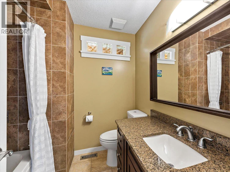 1520 N Highland Drive, Kelowna, BC, V1Y 4K5 - 20