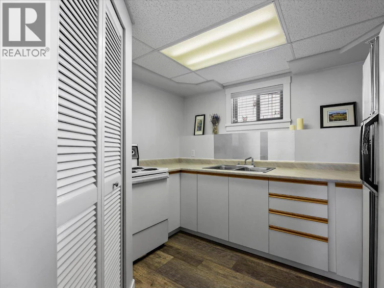 1520 N Highland Drive, Kelowna, BC, V1Y 4K5 - 27