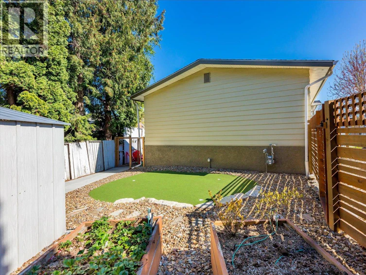 1520 N Highland Drive, Kelowna, BC, V1Y 4K5 - 37