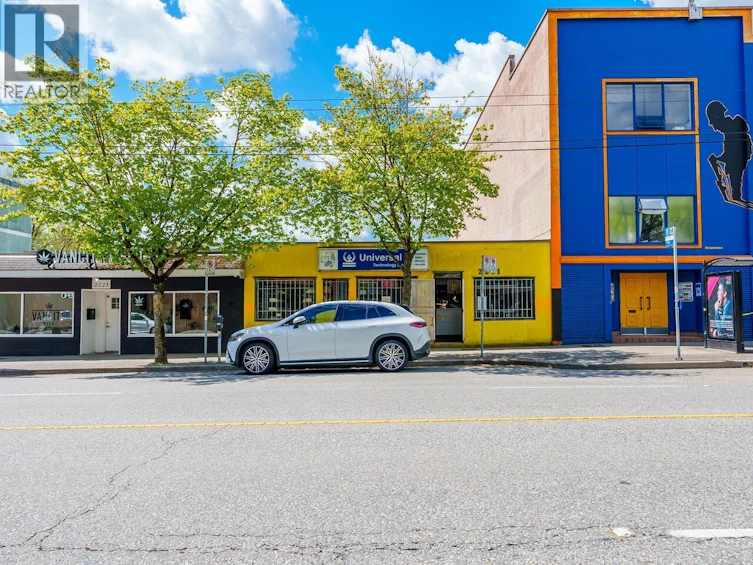 2211 Commercial Drive, Vancouver, BC, V5N 4B6 - 4