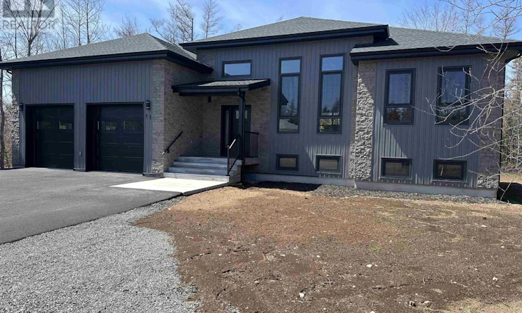 11 Chiavari Close