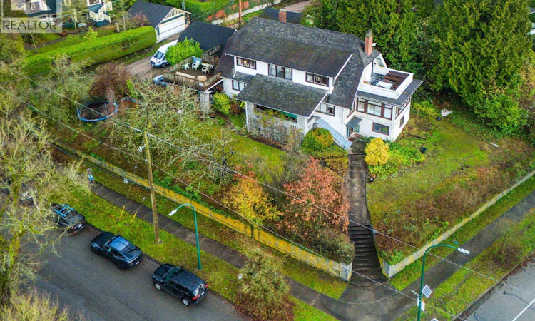 1989 W King Edward Avenue