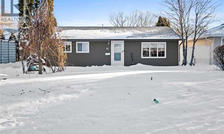 87 Robinson Crescent