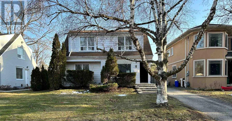 ROOM-9 Roycrest Avenue, Toronto, ON, M2N 1R1