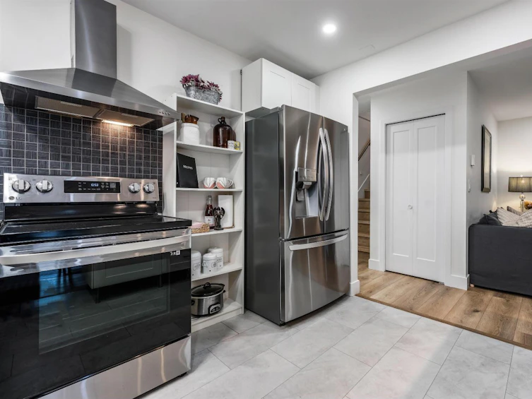 8542 Mccutcheon Avenue, Chilliwack, BC, V2P 7K7 - 9