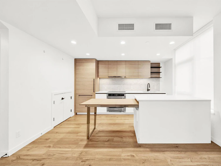 TH1-10448 University Drive, Surrey, BC, V3T 0S7 - 7