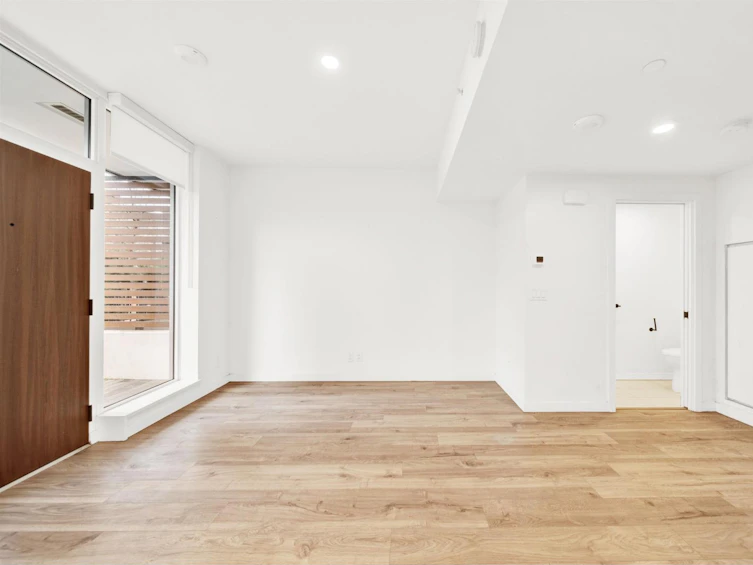 TH1-10448 University Drive, Surrey, BC, V3T 0S7 - 10