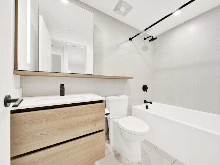 TH1-10448 University Drive, Surrey, BC, V3T 0S7 - 12