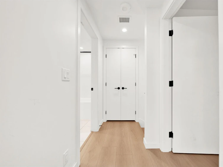 TH1-10448 University Drive, Surrey, BC, V3T 0S7 - 9
