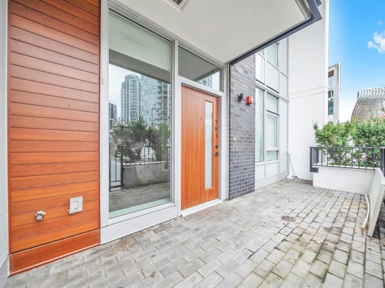TH1-10448 University Drive, Surrey, BC, V3T 0S7 - 19