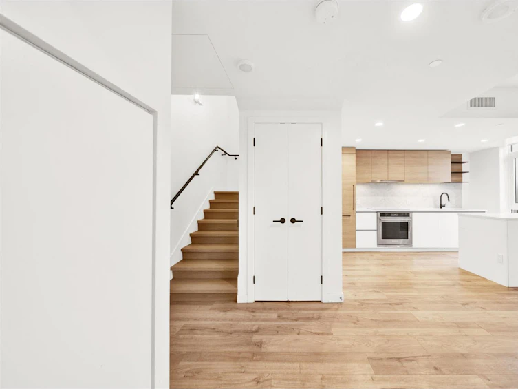 TH1-10448 University Drive, Surrey, BC, V3T 0S7 - 17