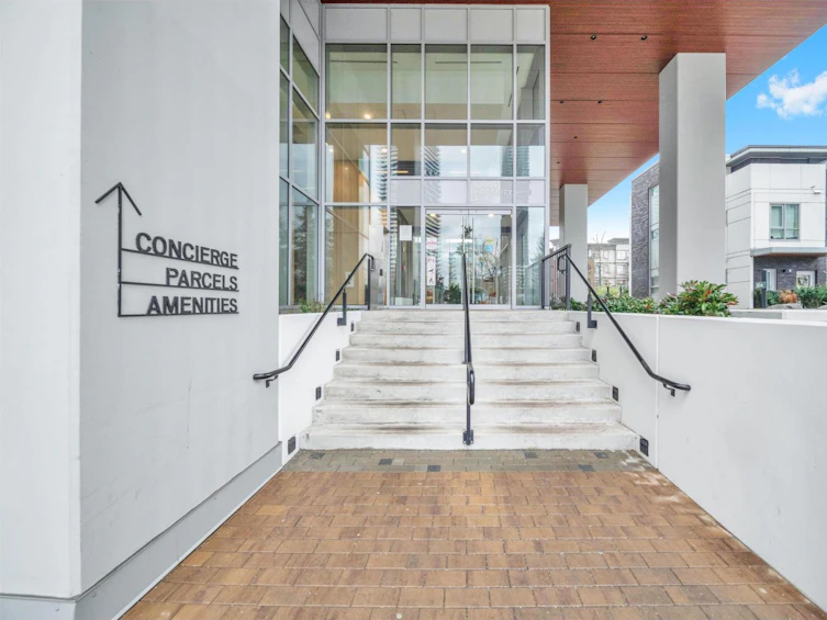 TH1-10448 University Drive, Surrey, BC, V3T 0S7 - 23