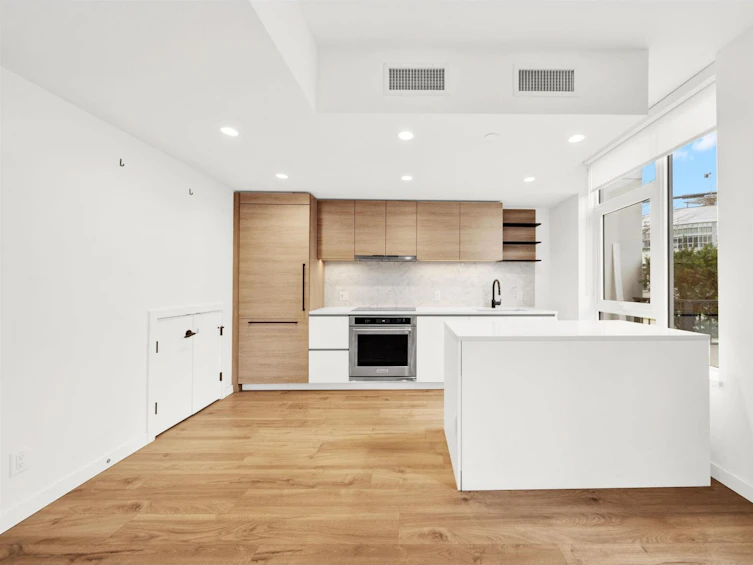TH1-10448 University Drive, Surrey, BC, V3T 0S7 - 5