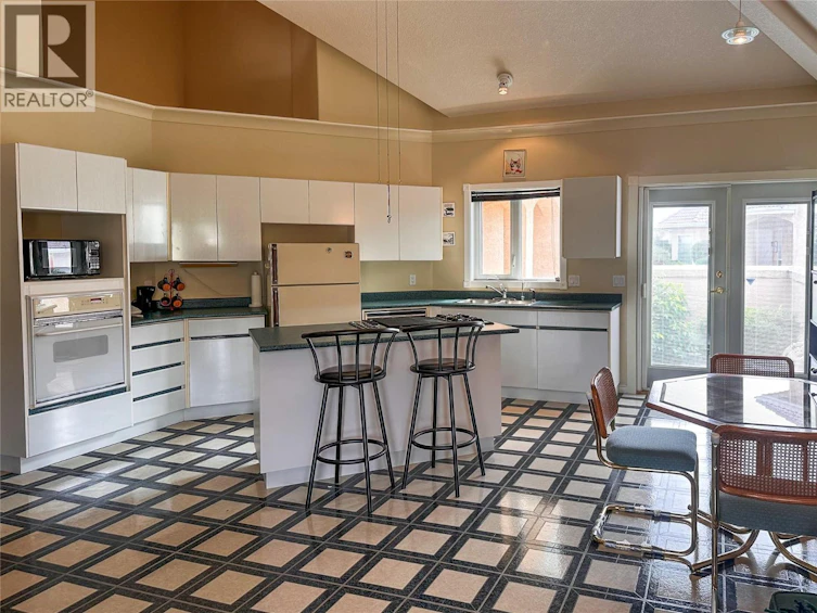 101-45 Hudsons Bay Trail, Kamloops, BC, V2C 6N5 - 2