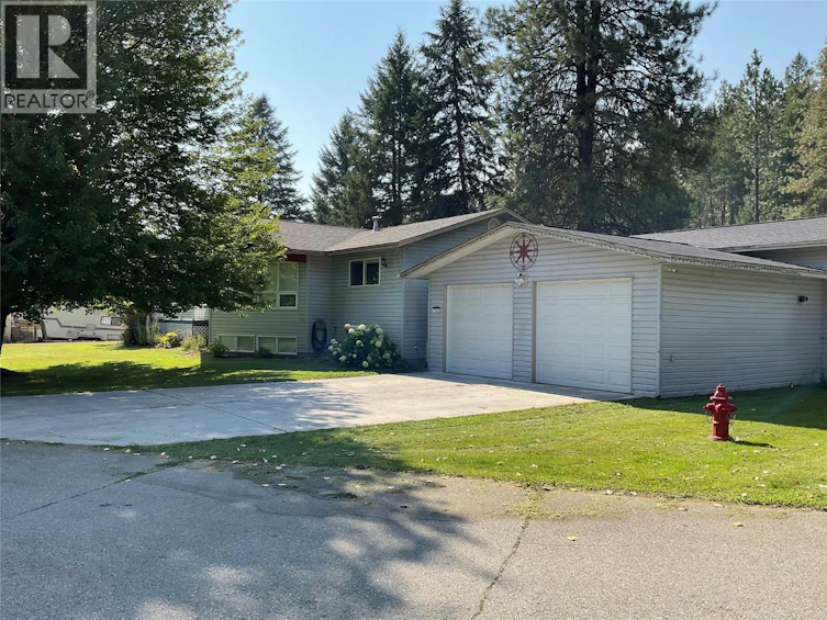706 Central Avenue, Midway, BC, V0H 1M0 - 2