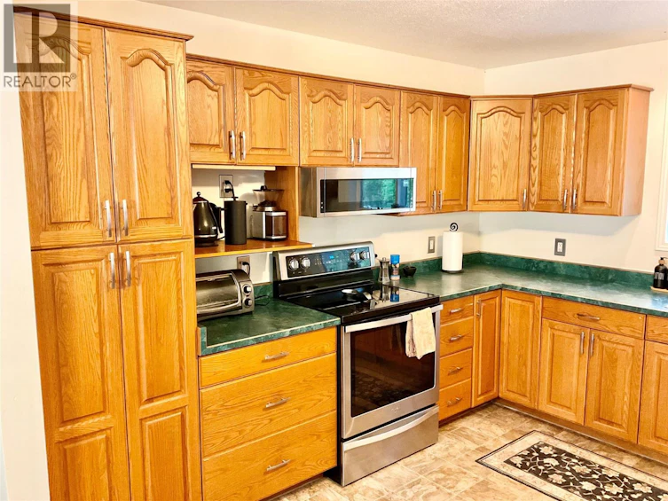 706 Central Avenue, Midway, BC, V0H 1M0 - 29
