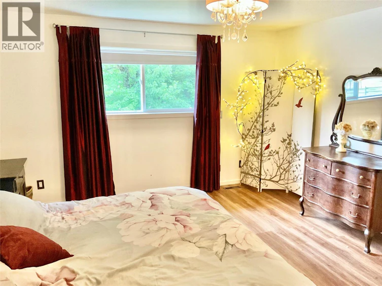 706 Central Avenue, Midway, BC, V0H 1M0 - 39
