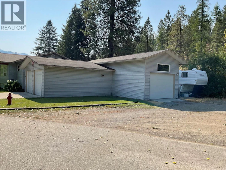 706 Central Avenue, Midway, BC, V0H 1M0 - 3