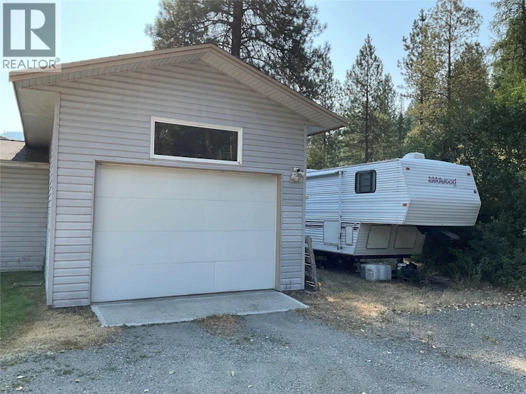 706 Central Avenue, Midway, BC, V0H 1M0 - 4