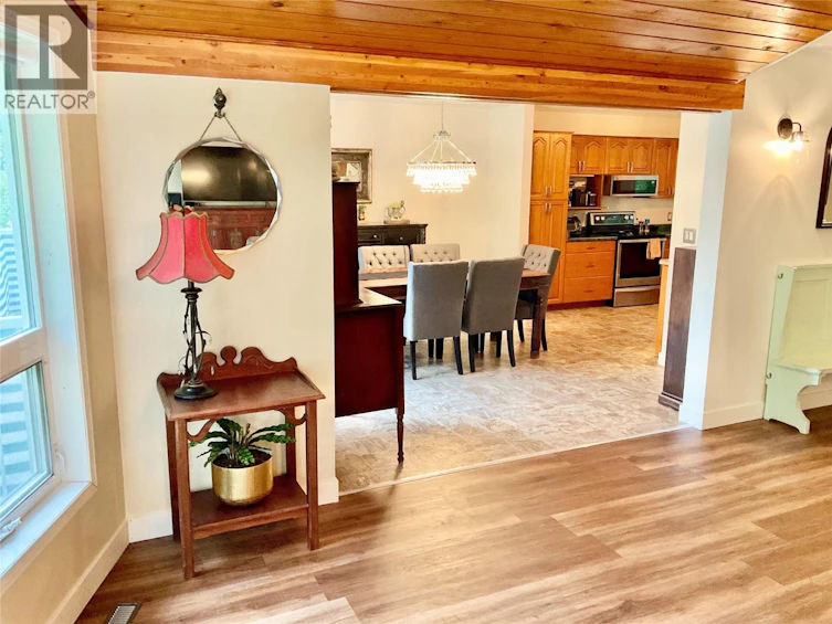 706 Central Avenue, Midway, BC, V0H 1M0 - 24