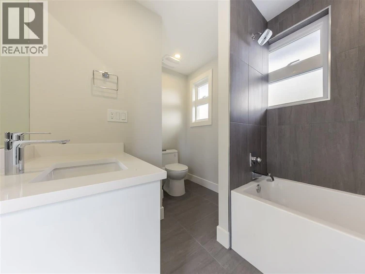 1222 E 12th Avenue, Vancouver, BC, V5T 2J9 - 13