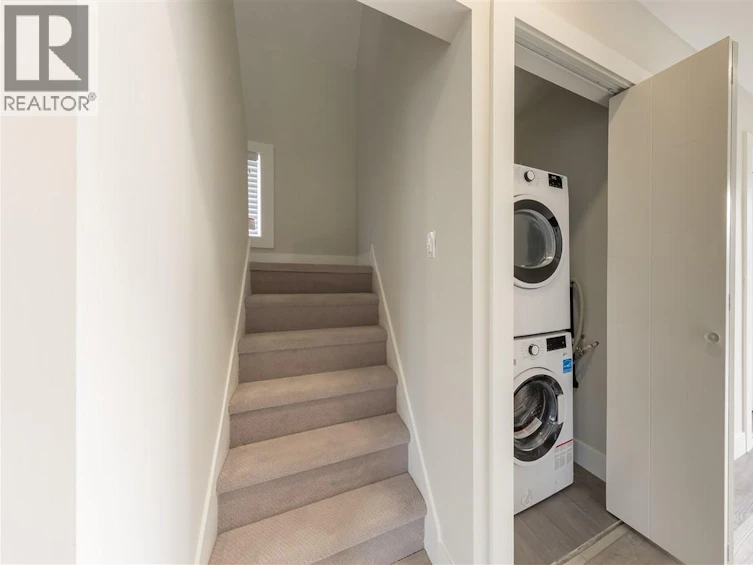 1222 E 12th Avenue, Vancouver, BC, V5T 2J9 - 12