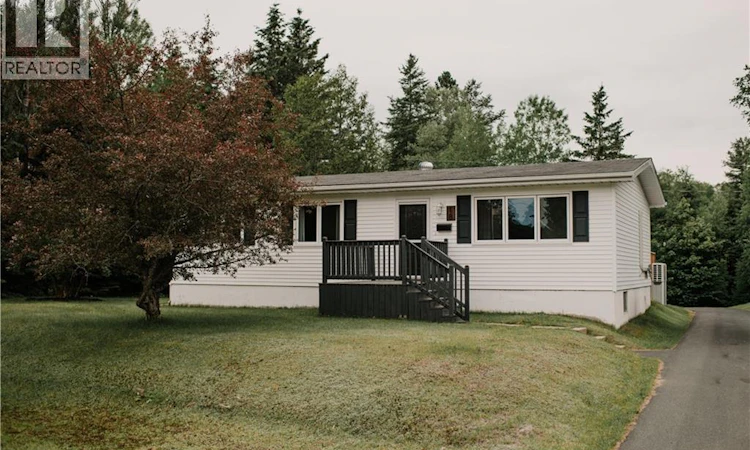 18 Golden Hawk Drive