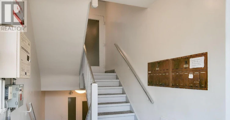 12-18 Kenrae Road, Toronto, ON, M4G 1Y1 - 4