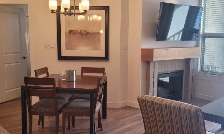 205-4200 Lakeshore Drive