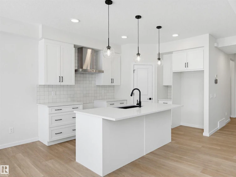 2535 211 Street NW, Edmonton, AB, T6M 3H1