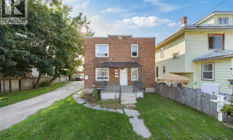 115 Brock Street North