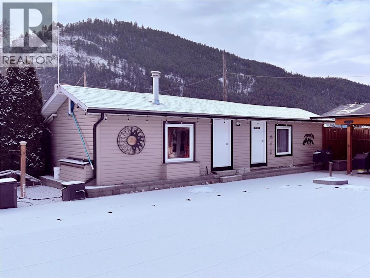 694 Palmerston Avenue, Midway, BC, V0H 1M0 - 17