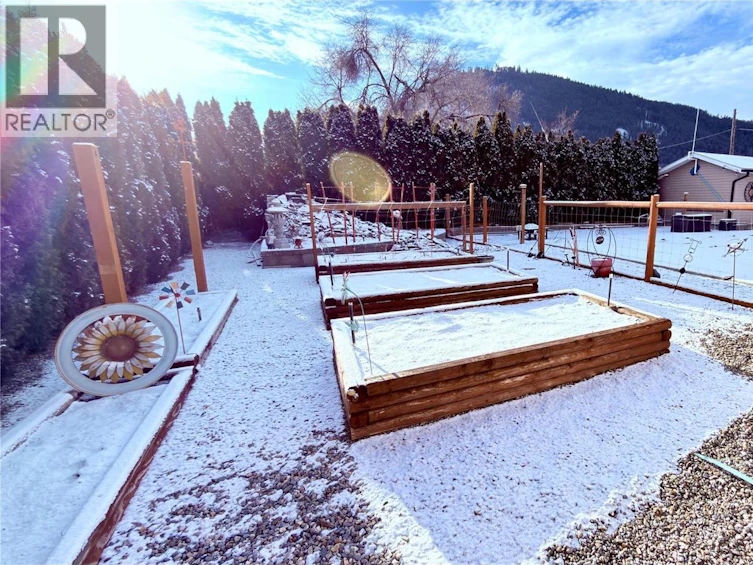 694 Palmerston Avenue, Midway, BC, V0H 1M0 - 16