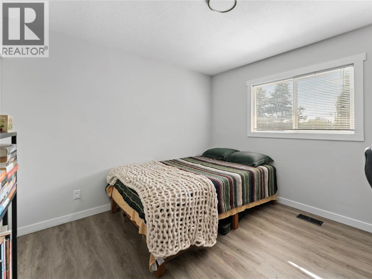 950 Raymer Avenue, Kelowna, BC, V1Y 4Z9 - 12